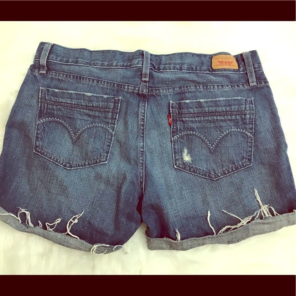 Ladies Levi’s denim shorts